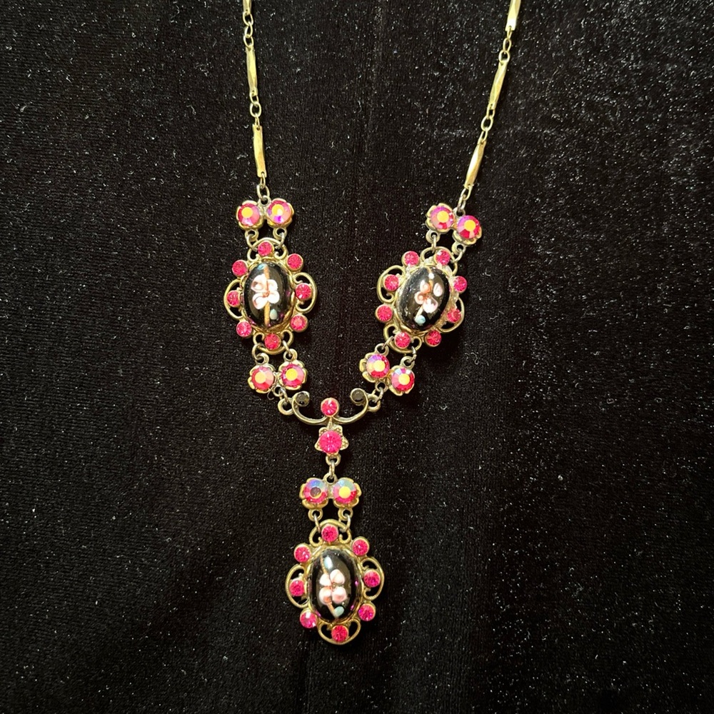 Vintage look Belladonna signed deep pink crystal & glass floral beads necklace.
